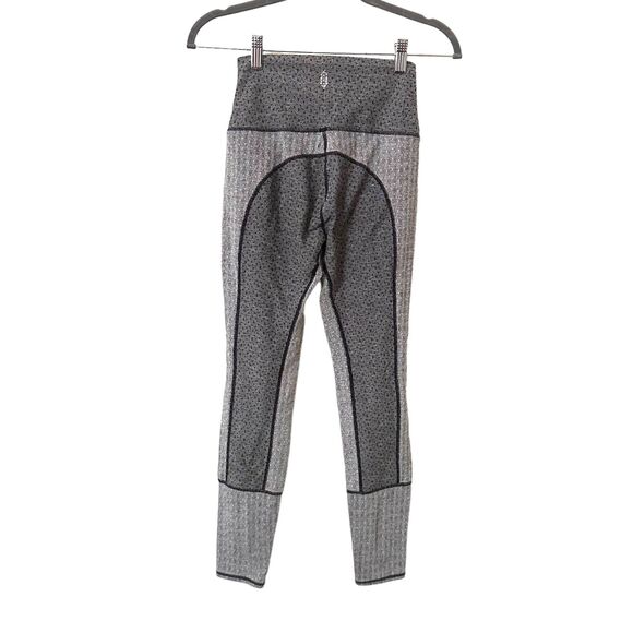 FREE PEOPLE MOVEMENT Patterned Knit Workout Leggings Sz XS - Picture 3 of 4